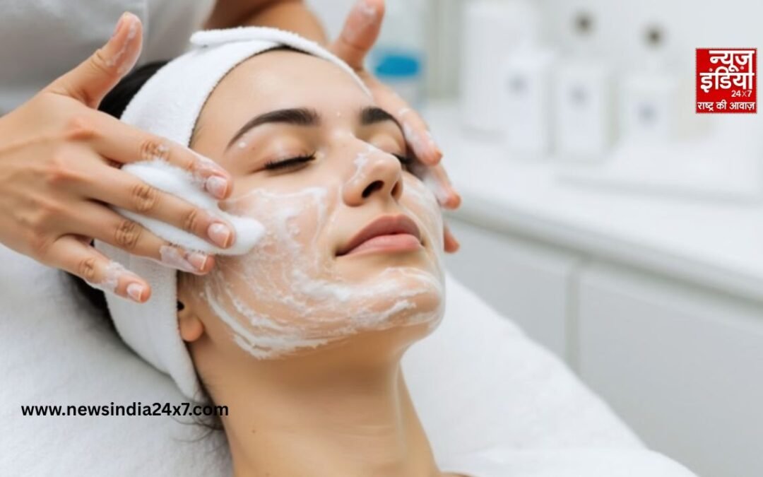 Valentine’s Day 2026: वेलेंटाइन डे पर घर बैठे पाएं फेशियल जैसा ग्लो, अपनाएं ये देसी नुस्खे