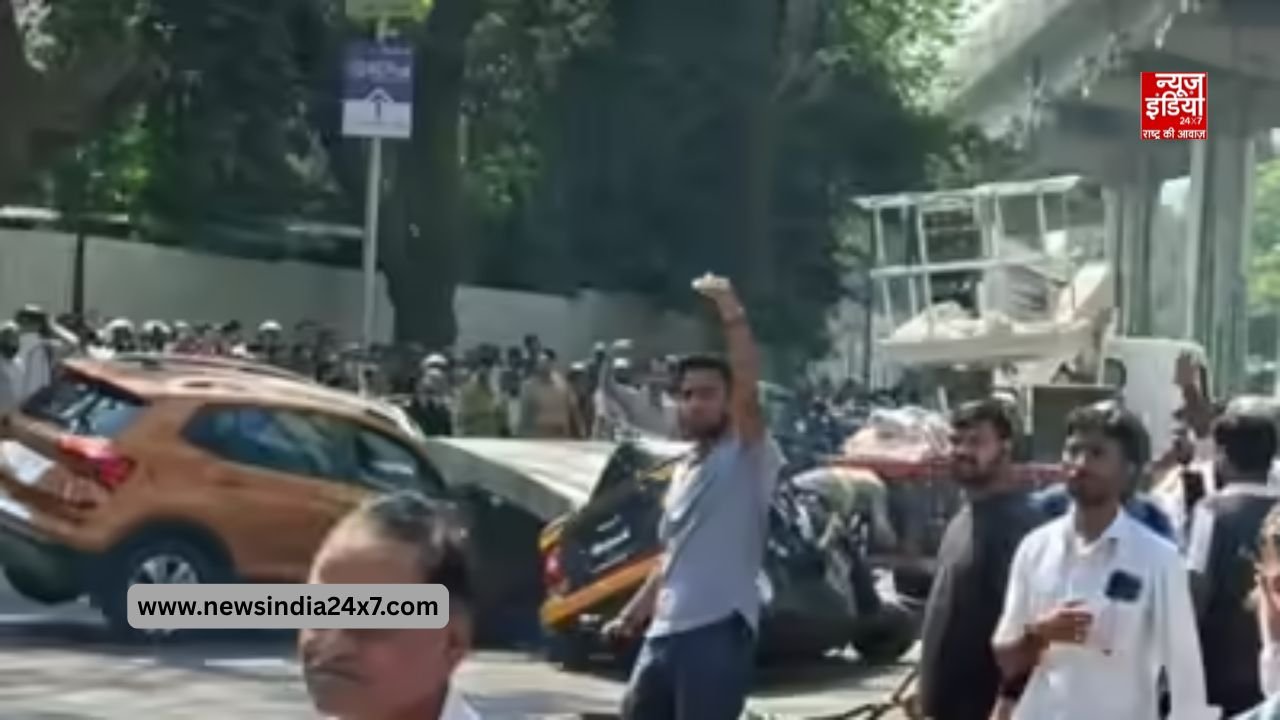 मुलुंड इलाके में मेट्रो पिलर का हिस्सा गिरा