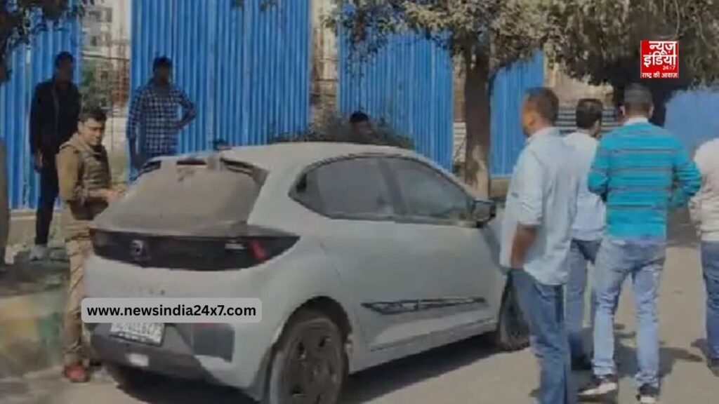 नोएडा में कार में मिली कपल की लाश