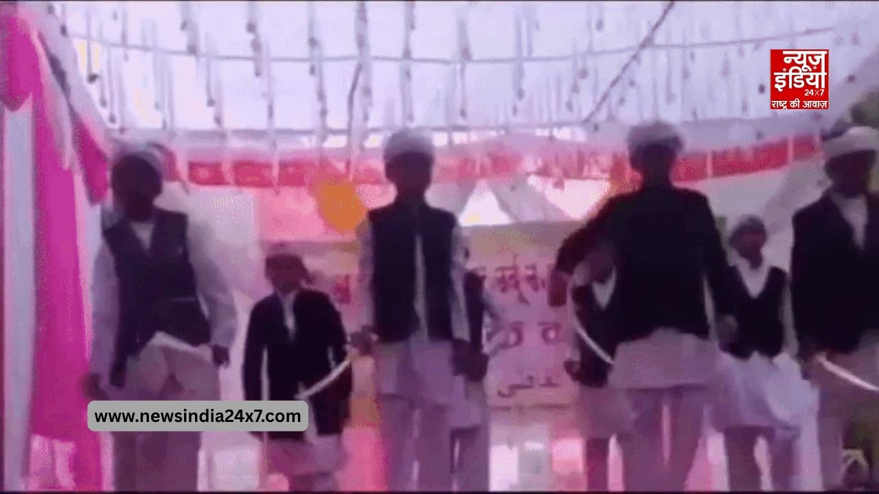 महाराष्ट्र में यवतमाल के सरकारी उर्दू स्कूल में बच्चे।