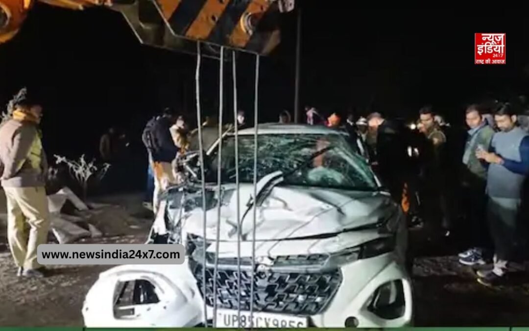 मथुरा में तेज रफ्तार कार डिवाइडर से टकराकर गोवर्धन ड्रेन में गिरी, हादसे में 3 भाई समेत 4 की मौत