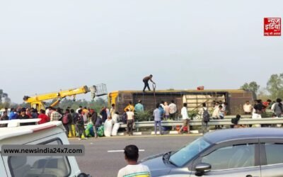 लखनऊ में पूर्वांचल एक्सप्रेस पर पलटी तेज रफ्तार डबल डैकर बस, पांच यात्रियों की मौत, लुधियाना से दरभंगा जा रही थी बस