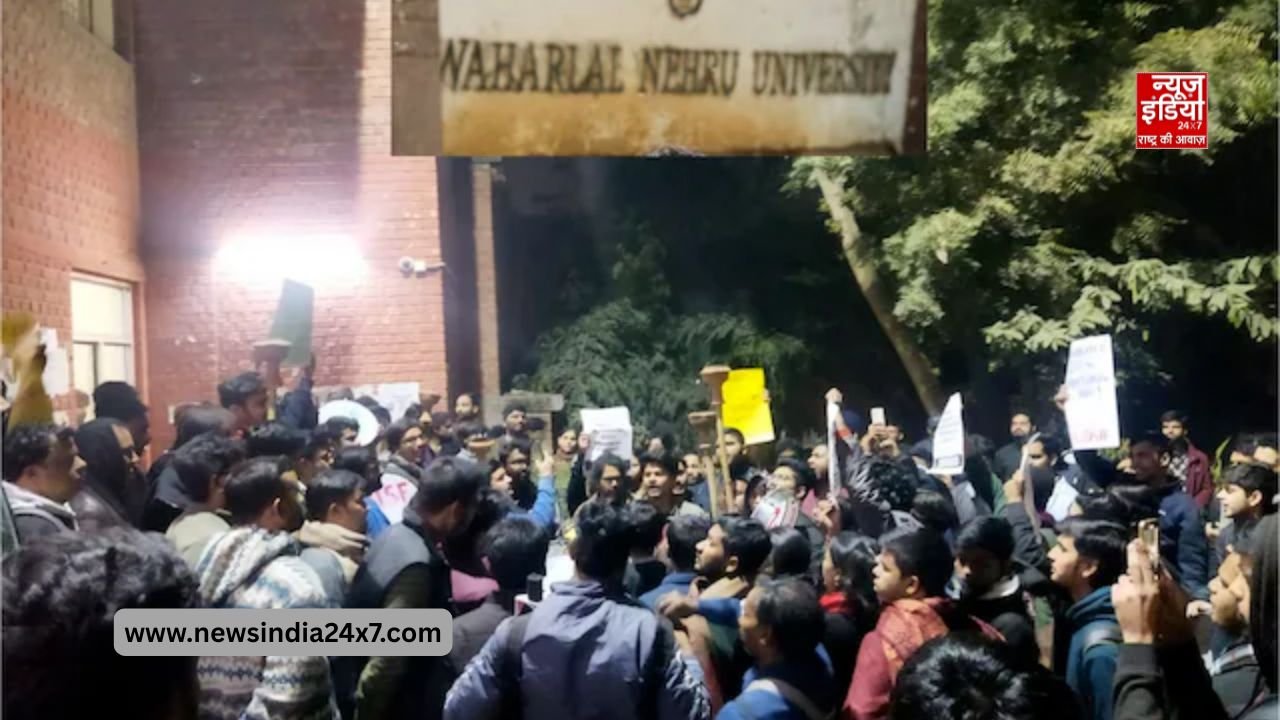 जेएनयू में छात्र संगठनों के बीच तनाव जेएनयू में छात्र संगठनों के बीच तनाव