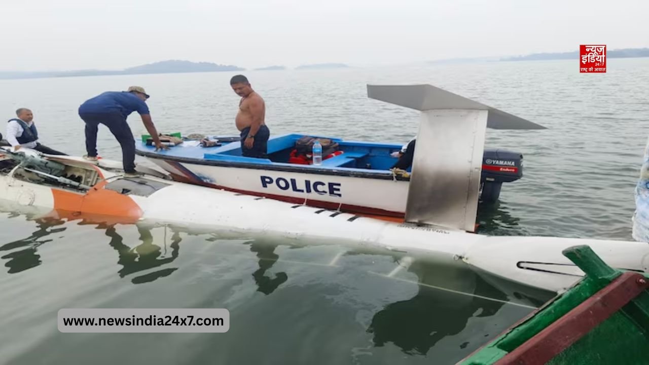 पोर्ट ब्लेयर के समंदर पर हेलीकॉप्टर की आपात लैंडिंग पोर्ट ब्लेयर के समंदर पर हेलीकॉप्टर की आपात लैंडिंग