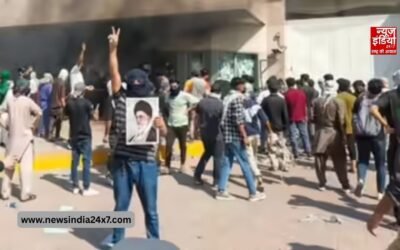 पाकिस्तान में अमेरिकी दूतावास पर भीड़ का हमला, फायरिंग में 8 लोगों की हुई मौत