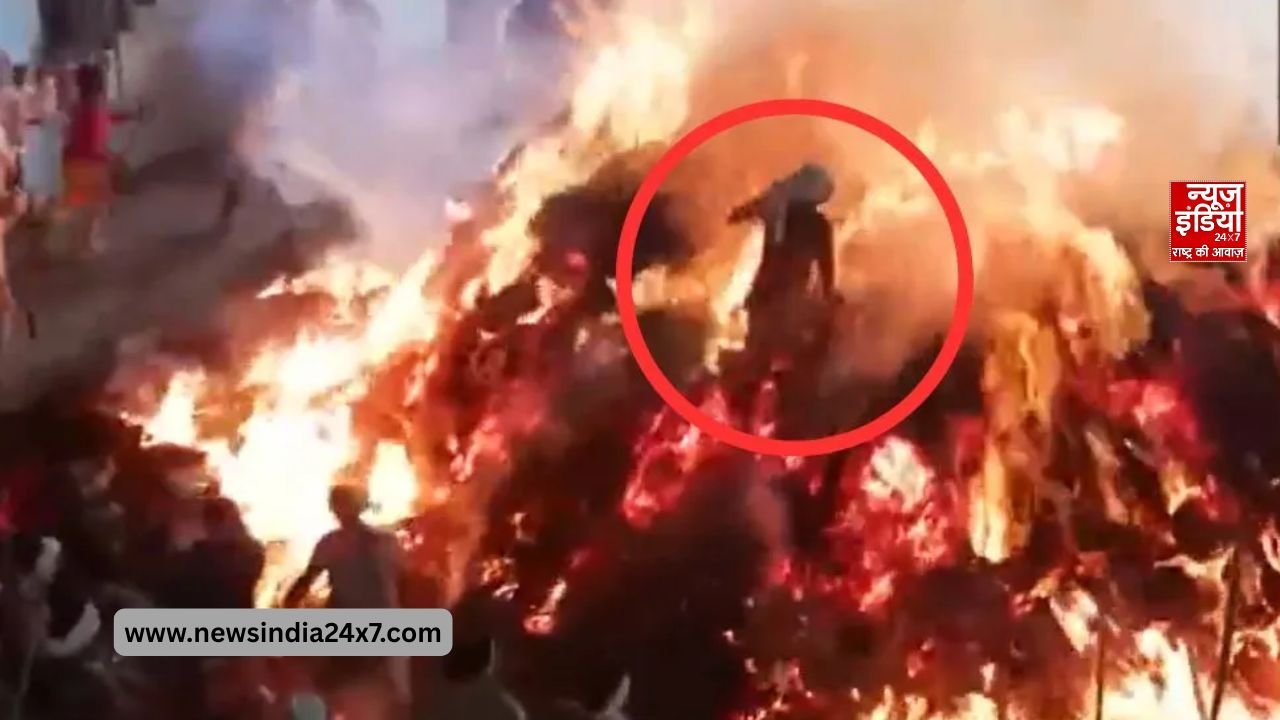 जब ‘प्रह्लाद’ बना युवक और लपटों ने नहीं किया नुकसान जब ‘प्रह्लाद’ बना युवक और लपटों ने नहीं किया नुकसान