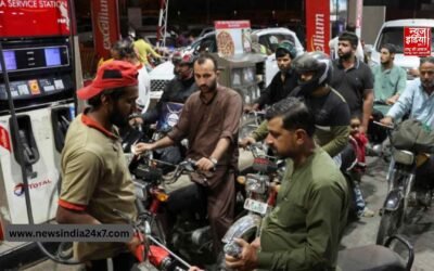 पाकिस्तान में एक साथ 55 रुपये तक बढ़ीं तेल की कीमतें, पेट्रोल पंप पर लगी लंबी-लंबी कतारें, जानें सरकार ने क्या कहा
