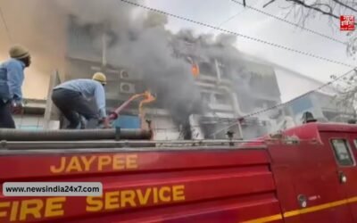 नोएडा की फैक्ट्री में लगी भीषण आग, कई मजदूर फंसे; फायरब्रिगेड की 7 गाड़ियां मौके पर मौजूद