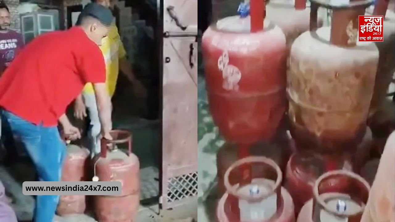नेता के घर से मिले 55 भरे LPG सिलेंडर