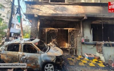 चार्जिंग बनी मौत का कारण, इंदौर में इलेक्ट्रिक कार से लगी आग, सिलिंडर धमाकों में 8 की मौत