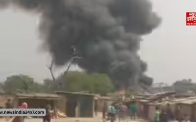 गाज़ियाबाद के इंदिरापुरम इलाके में सिलेंडर ब्लास्ट से फैली भीषण आग, काले धुएं से ढका आसमान