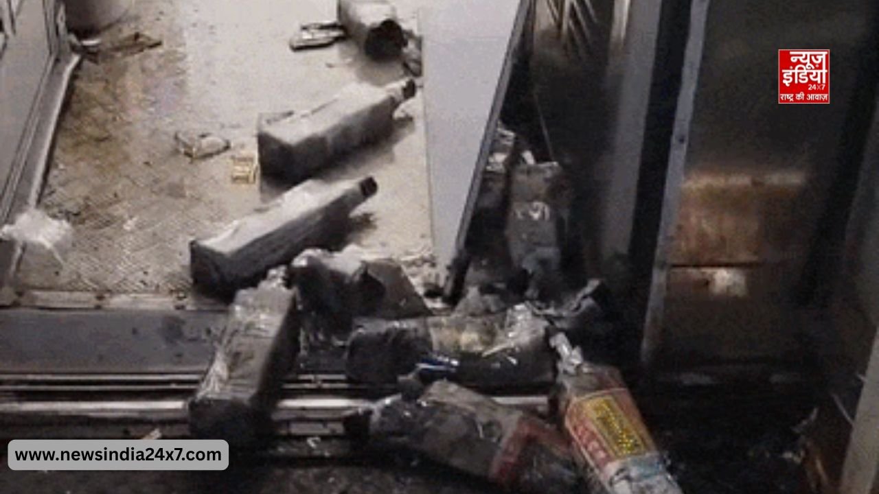 चलती ट्रेन में शराब की बारिश! चलती ट्रेन में शराब की बारिश!