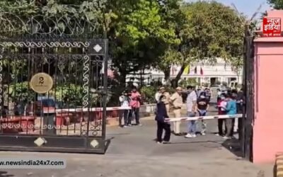 दिल्ली विधानसभा गेट तोड़ने वाली कार पकड़ी गई, तीन आरोपी हिरासत में