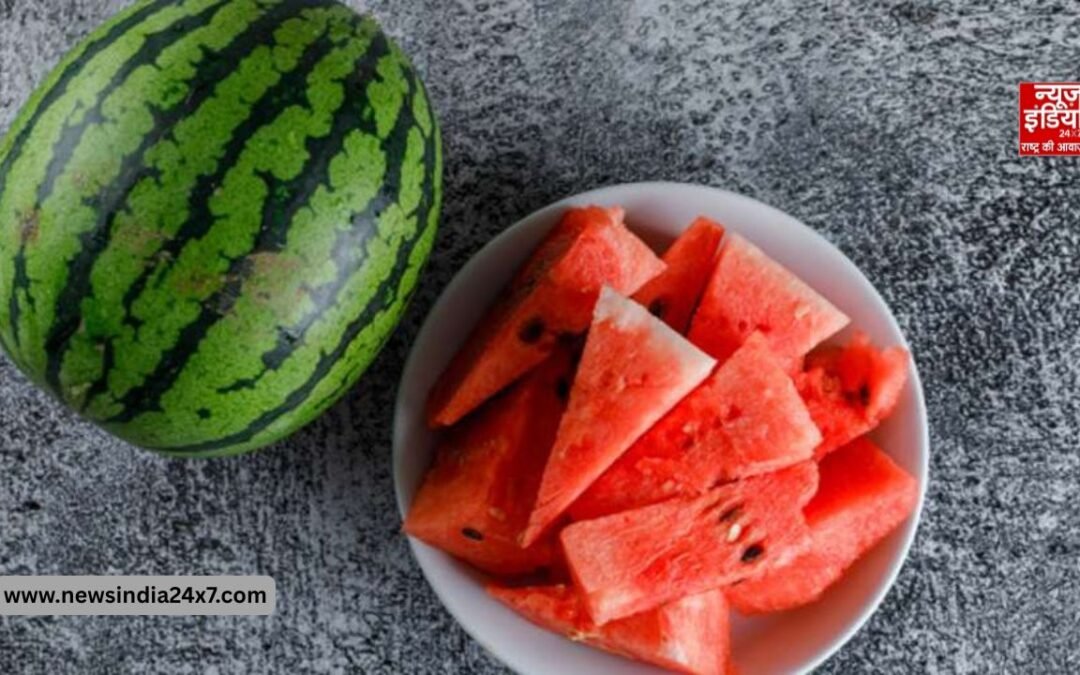 99% लोग कर रहे ये बड़ी गलती! तरबूज खाने का गलत तरीका बन सकता है बीमारी की वजह
