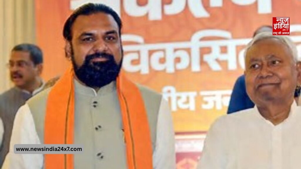 'CM की कुर्सी छोड़ी, लेकिन कंट्रोल नहीं'