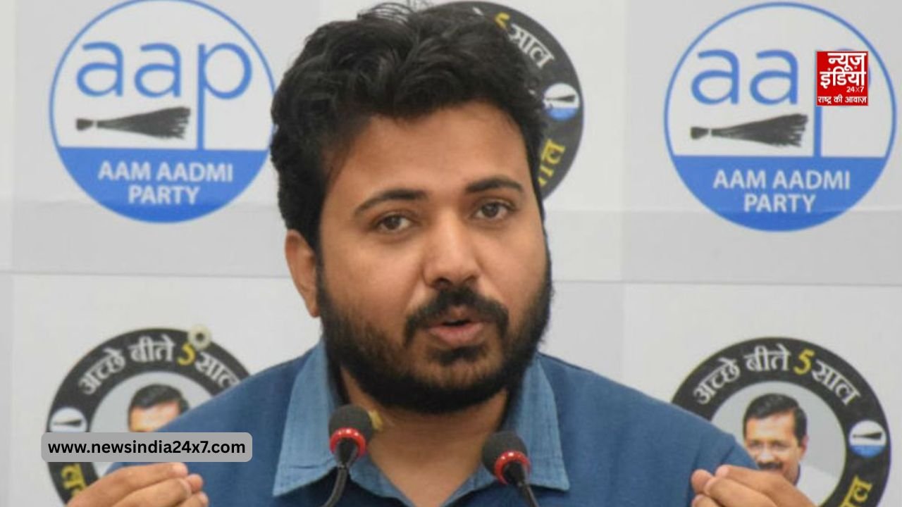 केजरीवाल-सिसोदिया के बाद दुर्गेश पाठक का बड़ा कदम