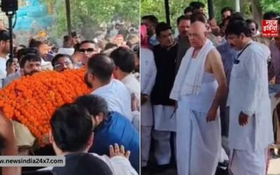 भैंसाकुंड में गमगीन माहौल के बीच हुआ अंतिम संस्कार, ससुर अरविंद बिष्ट ने दी मुखाग्नि, नम आंखों से दी गई प्रतीक यादव को अंतिम विदाई