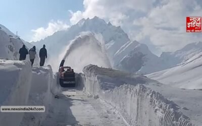 उत्तर भारत में गर्मी का कहर, लेकिन लद्दाख के जोजिला में बर्फबारी ने बदला मौसम का मिजाज