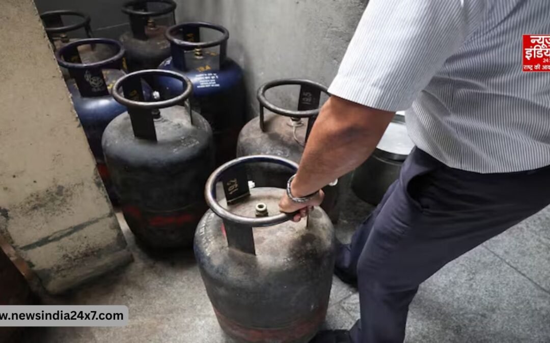 महंगाई की मार: LPG सिलेंडर के दाम में ₹993 की भारी बढ़ोतरी, आम जनता का बजट बिगड़ना तय!