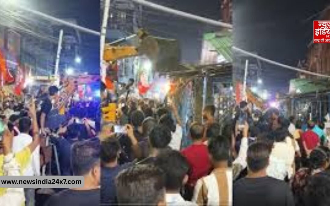 नतीजों के बाद बेकाबू बंगाल! दफ्तर जले, मूर्तियां टूटीं और चले बुलडोजर