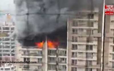 Noida Fire News: नोएडा की हाईराइज सोसायटी में भीषण आग, कई फ्लैट प्रभावित, रेस्क्यू ऑपरेशन जारी