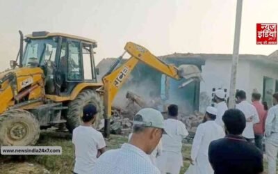 संभल में बुलडोजर एक्शन: खेड़ेश्वर महादेव मंदिर के पास बनी अवैध मजार पर चला प्रशासन का डंडा