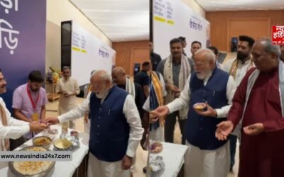 एनडीए बैठक में दिखा बंगाल का स्वाद, शुभेंदु अधिकारी ने पीएम मोदी को परोसी झालमुरी