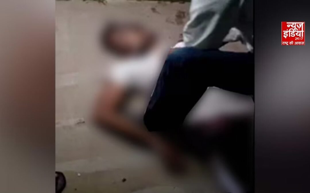 Greater Noida West: मां पर हमले के बाद 21 वर्षीय युवक ने लगाई छलांग 